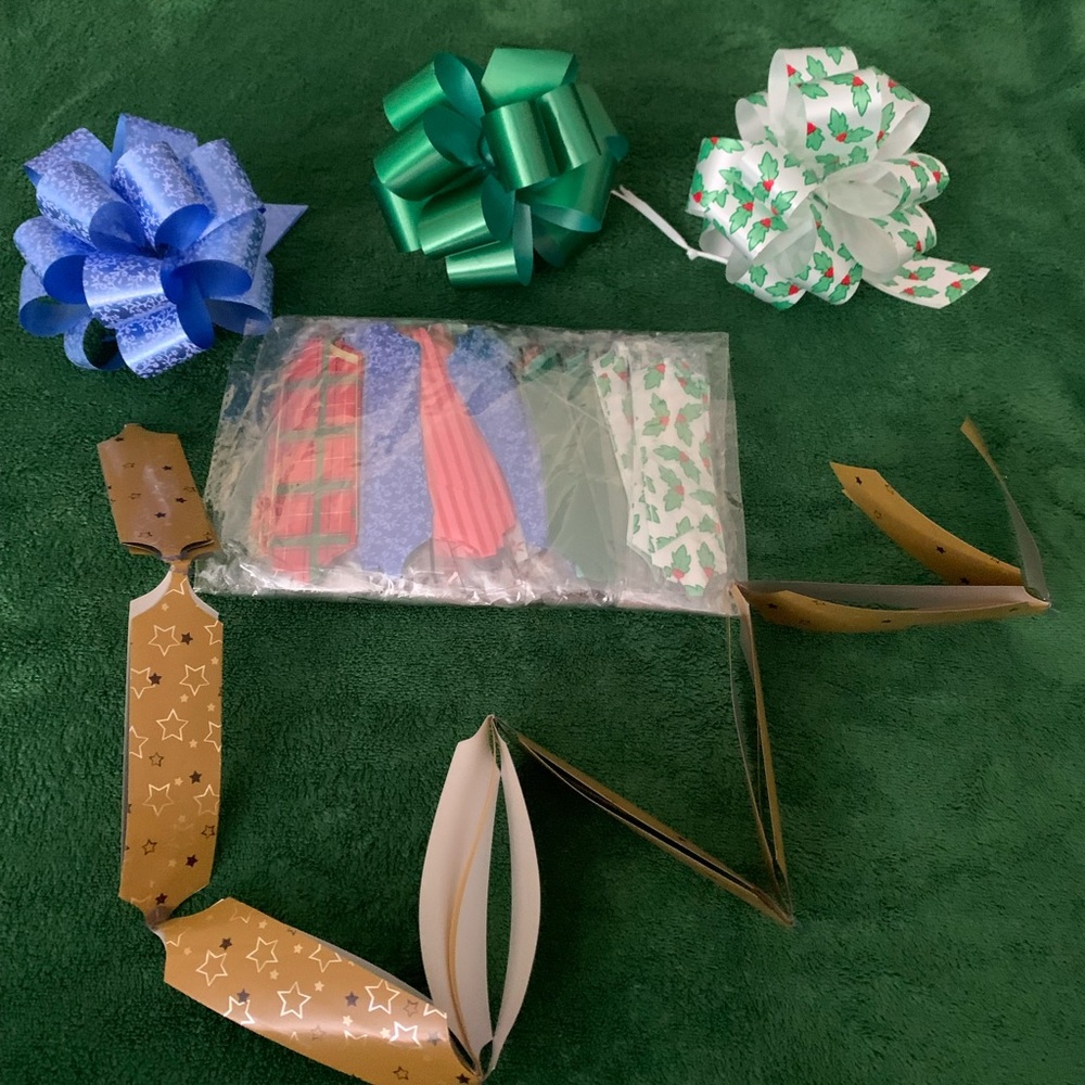 24 pack of Perfect pull bows Christmas gift wrapping variety pack